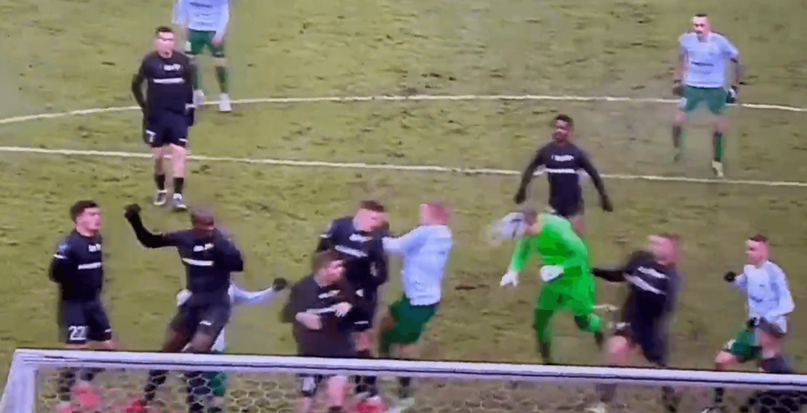 Niesamowita końcówka w Grodzisku! Bramkarz Warty strzela gola na wagę remisu [WIDEO] Zdjęcie główne wpisu