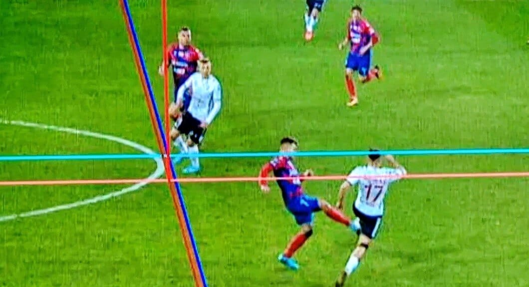 Lukas Podolski zły na VAR po kontrowersji w meczu z Rakowem. „Zawłaszczanie piłki” Zdjęcie główne wpisu