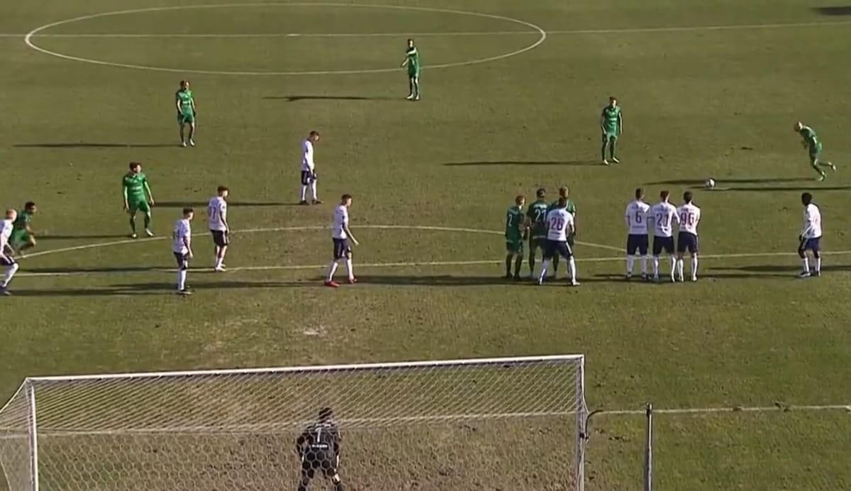 Przepiękna bramka Łukasza Trałki! Z rzutu wolnego prosto w okienko [WIDEO] Zdjęcie główne wpisu