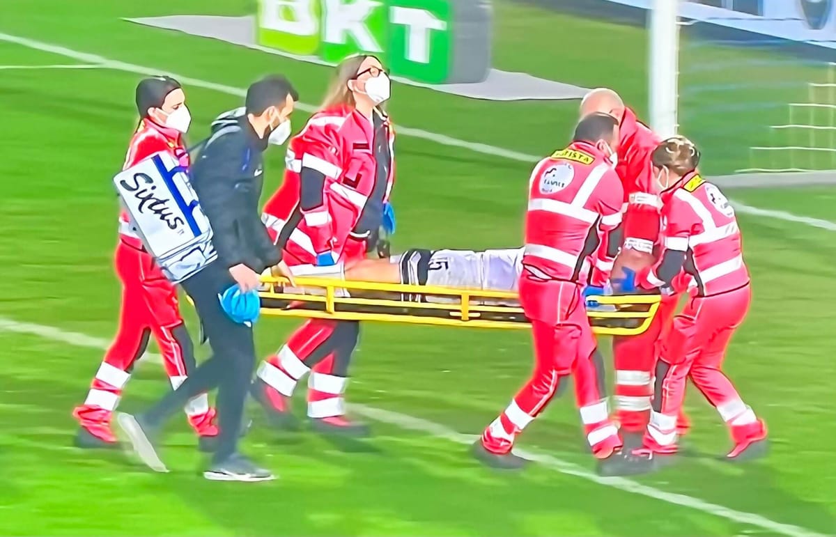 Niebezpieczna sytuacja z udziałem Kamila Glika. Polak zniesiony na noszach Zdjęcie główne wpisu