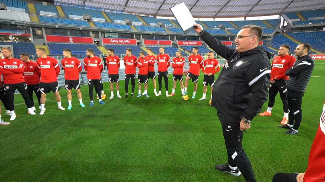 Incydent z udziałem bezdomnego na zgrupowaniu kadry. Porysował auto marki Porsche Zdjęcie główne wpisu