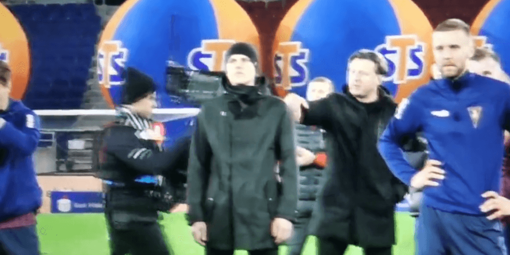 Kosta Runjaić wściekły po porażce z Rakowem. Niemiec odepchnął operatora kamery [WIDEO] Zdjęcie główne wpisu