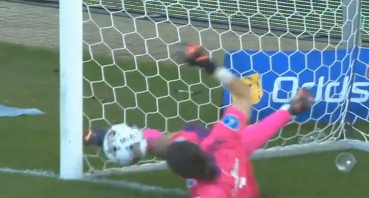 Ofiarna interwencja Kamila Grabary. Polak uchronił swój zespół przed porażką [WIDEO] Zdjęcie główne wpisu