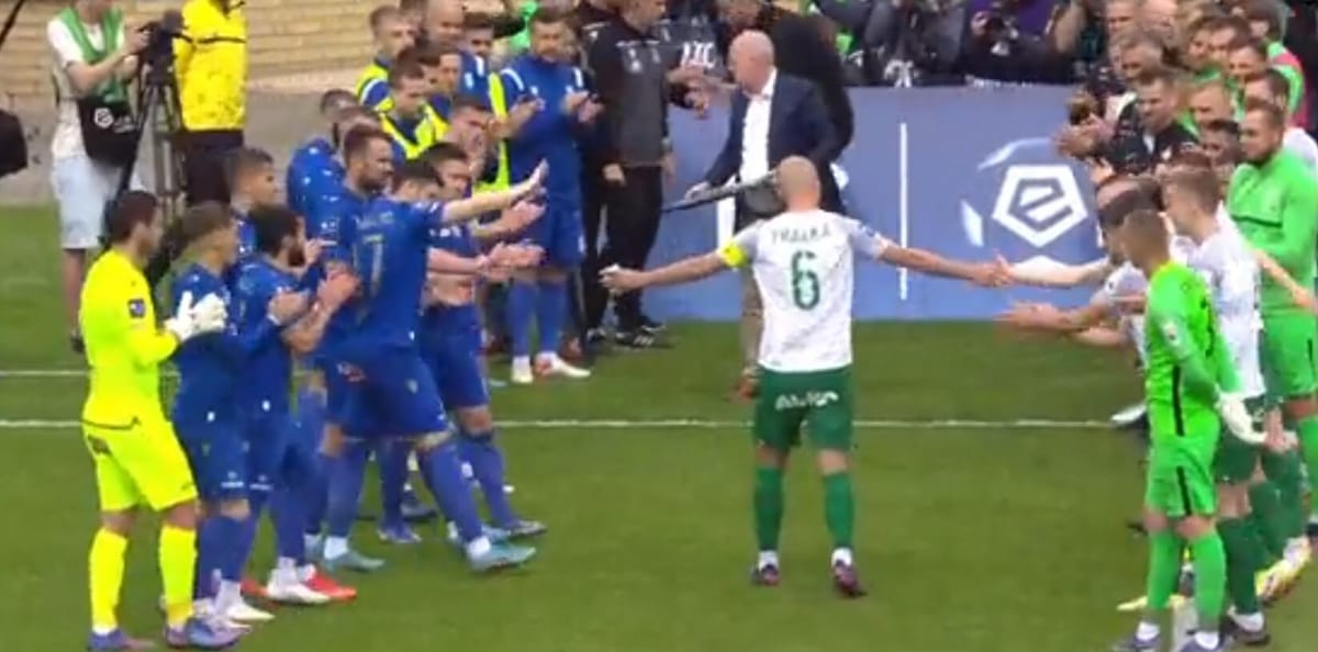 Łukasz Trałka skończył karierę. Szpaler od piłkarzy Lecha i Warty [WIDEO] Zdjęcie główne wpisu
