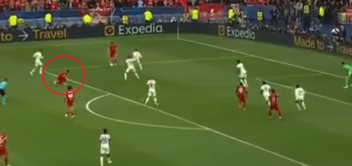 Końcówka spotkania, atak na bramkę Realu… a najlepiej ustawiony Firmino wiąże buta [WIDEO] Zdjęcie główne wpisu