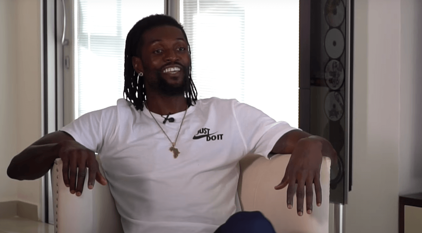 Adebayor chce o sobie przypomnieć. „Kocham Putina jako osobę” Zdjęcie główne wpisu