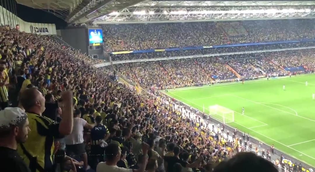 Szybka reakcja świata na zachowanie kibiców Fenerbahce. „Zwołano telekonferencję w trybie pilnym” Zdjęcie główne wpisu