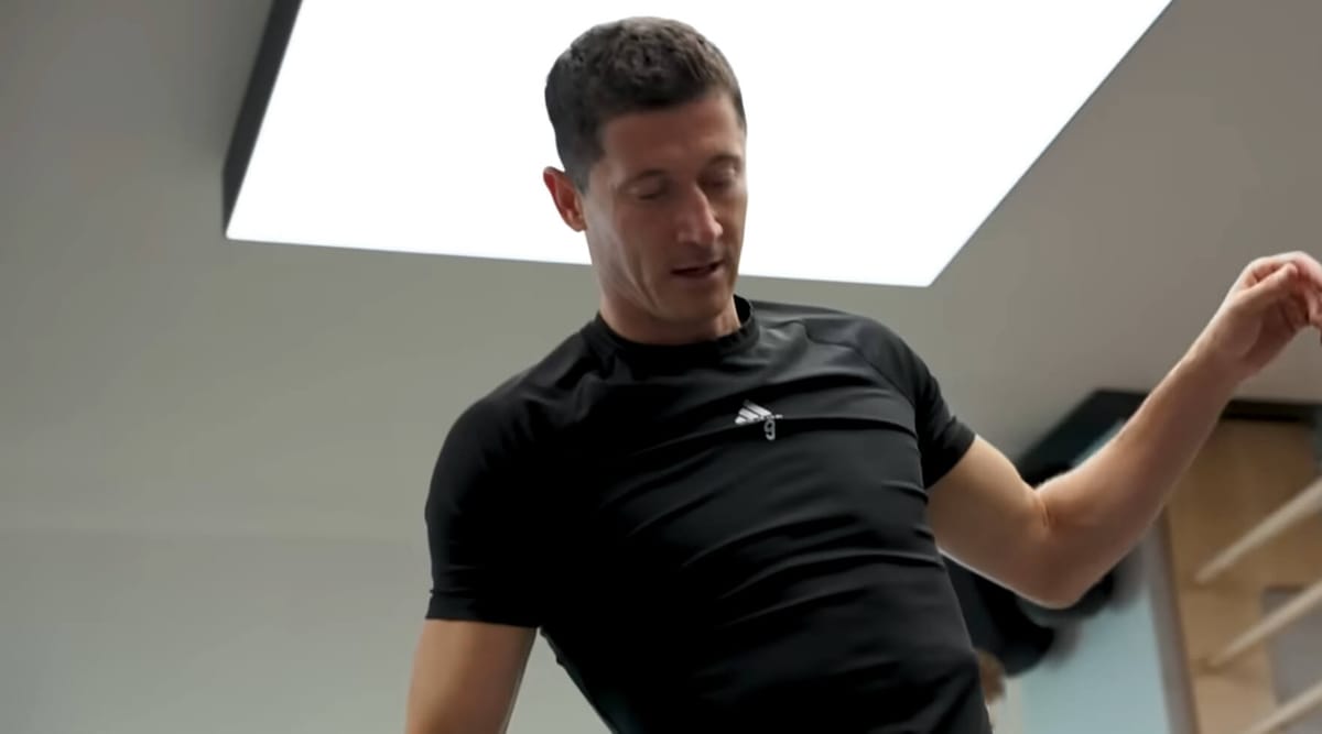 Fabrizio Romano przekazał kolejne szczegóły odnośnie transferu Lewandowskiego. Poznaliśmy kulisy transakcji Zdjęcie główne wpisu