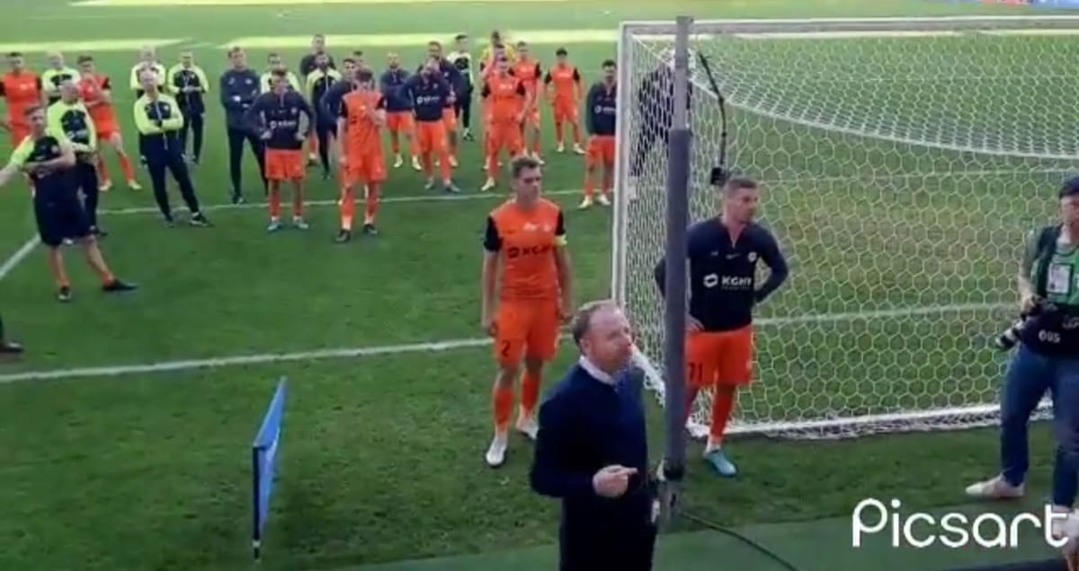 Piotr Stokowiec wyszedł do kibiców Zagłębia Lubin. „Gdyby nie my, to byście zapie*dzielali do Niepołomic” [WIDEO] Zdjęcie główne wpisu