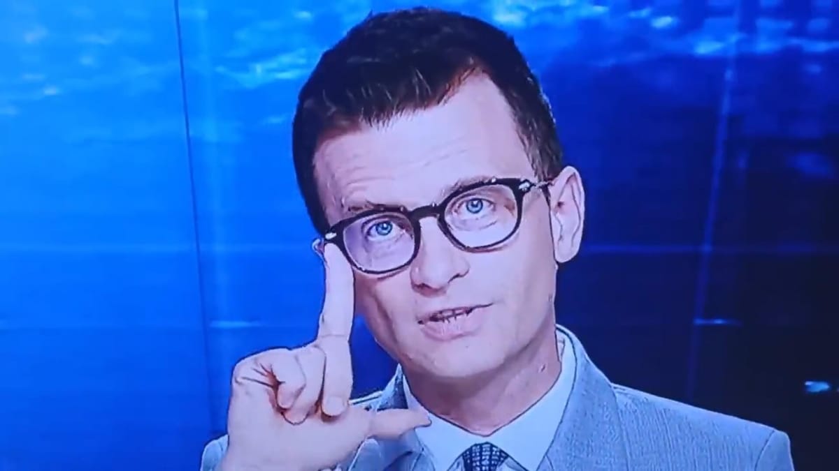 Prezenter TVP zapowiadał mecz Lech-Legia. W pewnym momencie pokazał znany gest [WIDEO] Zdjęcie główne wpisu