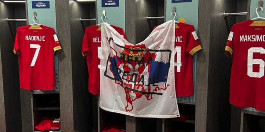 Prowokacyjne zachowanie serbskich piłkarzy po meczu z Brazylią. Polityczny skandal Zdjęcie główne wpisu