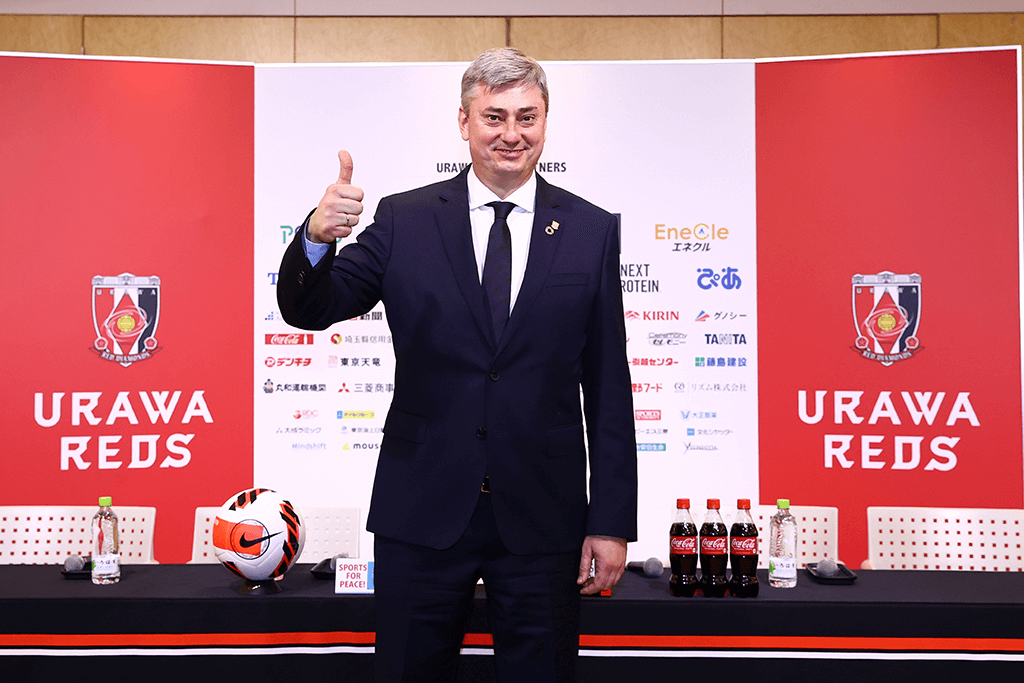 Maciej Skorża zaprezentowany w nowym klubie: „Cieszę się, że mogę pracować w kraju o tak pięknej kulturze” Zdjęcie główne wpisu