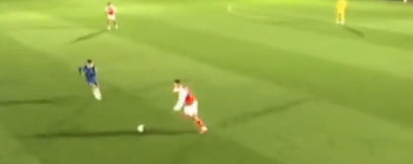 Kibice Arsenalu zachwyceni Kiwiorem. „Wie, jak podawać” [WIDEO] Zdjęcie główne wpisu