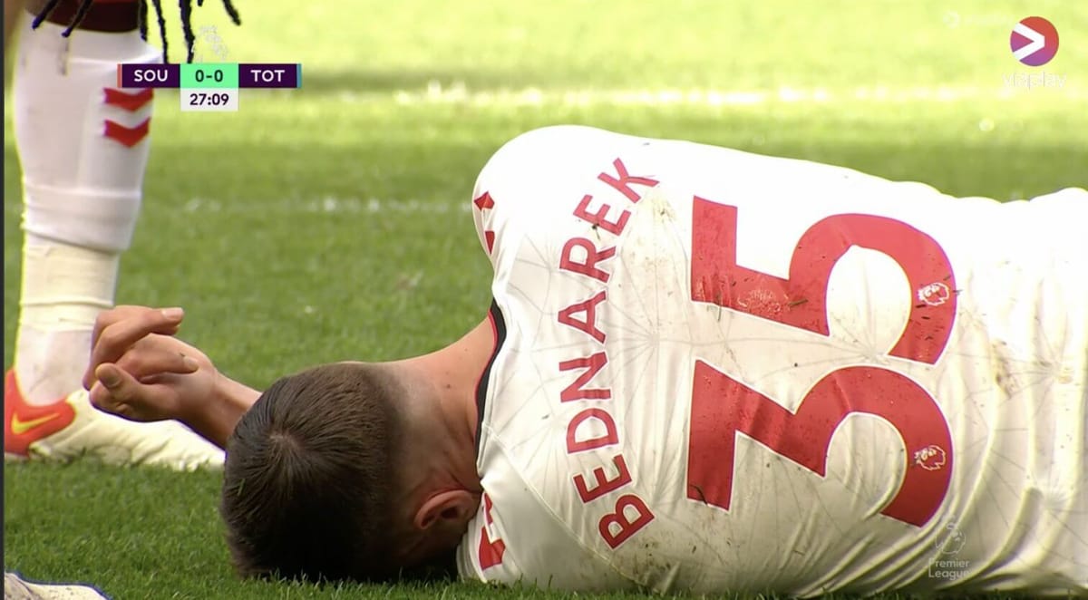 Poważna kontuzja Jana Bednarka. Polak ze złamaniem trafił do szpitala Zdjęcie główne wpisu