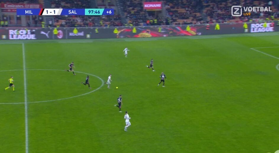 Piątek w ogniu krytyki. Włoscy dziennikarze nie oszczędzają Polaka za jedną akcję Zdjęcie główne wpisu