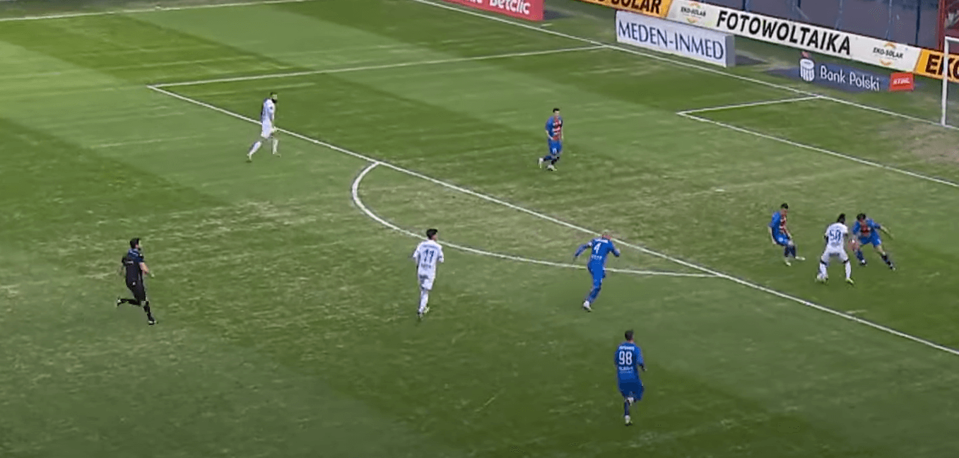 Rzecznik Piasta Gliwice zdradził powody fatalnego stanu murawy. „Przyczynił się do tego mecz z Legią” Zdjęcie główne wpisu