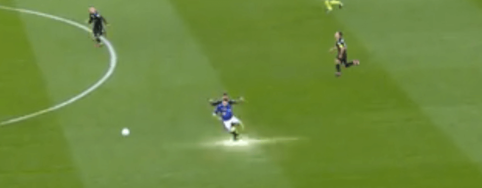 Paweł Raczkowski skrzywdził Lecha Poznań. Piłkarz Pogoni powinien zobaczyć drugą żółtą kartkę Zdjęcie główne wpisu