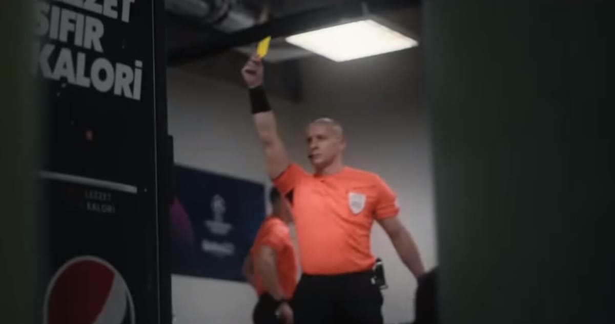 Tak Szymon Marciniak przygotowywał się do finału Ligi Mistrzów. Ćwiczył pokazywanie kartek [WIDEO] Zdjęcie główne wpisu