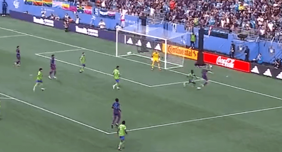 Doskonałe zagranie Karola Świderskiego. Polak z asystą w meczu MLS [WIDEO] Zdjęcie główne wpisu