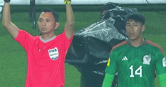 Kuriozalny błąd trenera Meksyku na mistrzostwach świata U17. Zrobił sześć zmian, za co grozi im walkower [WIDEO] Zdjęcie główne wpisu