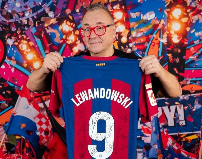 Robert Lewandowski rozpoczął swoją licytację dla WOŚP. Gratka dla kolekcjonerów [WIDEO] Zdjęcie główne wpisu