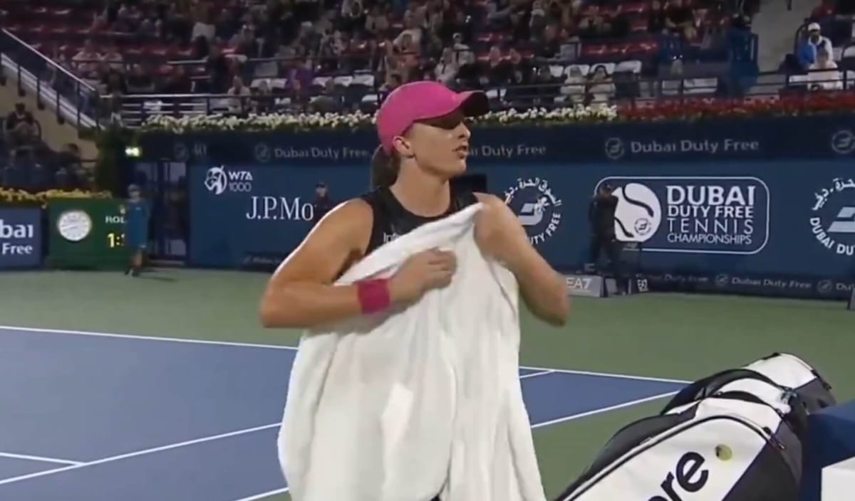 Iga Świątek podirytowana zachowaniem kibiców. „Jakbyście nie gadali w trakcie akcji, byłoby łatwiej” [WIDEO] Zdjęcie główne wpisu