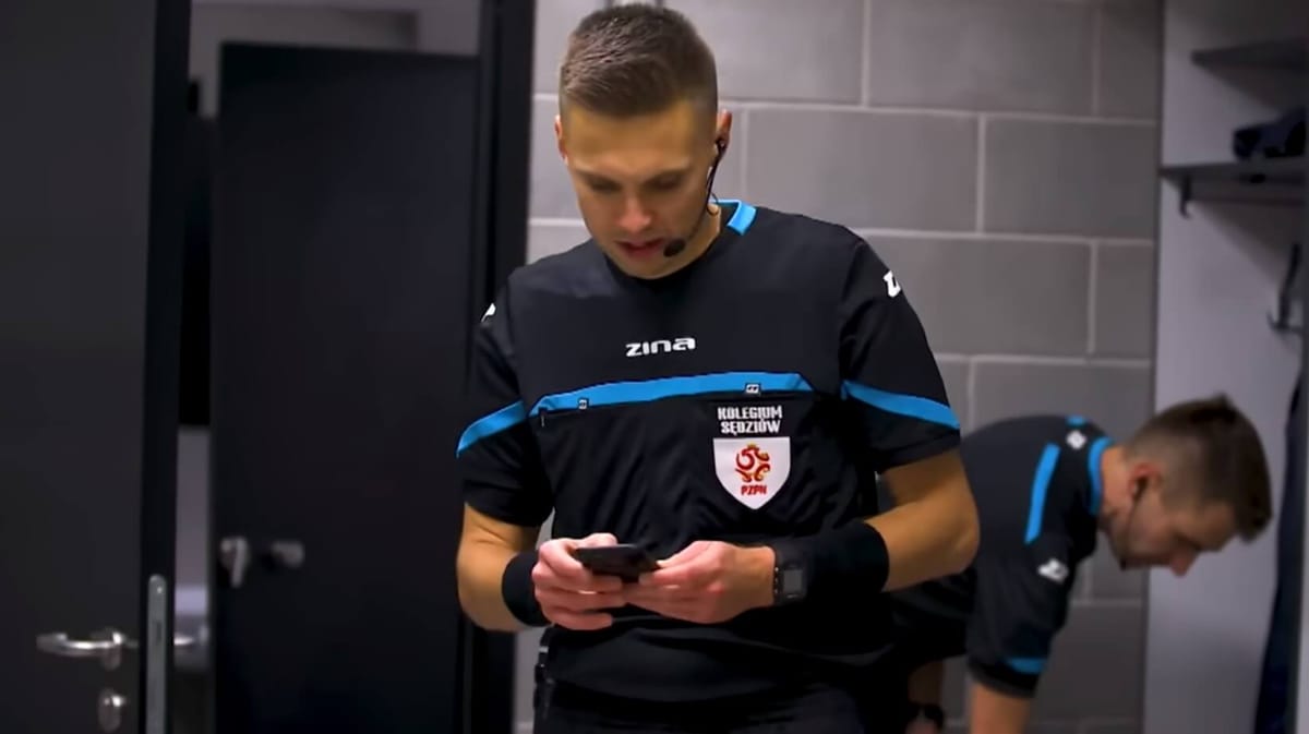 Polscy sędziowie wyróżnieni. Poprowadzą mecze zagranicznej ligi Zdjęcie główne wpisu