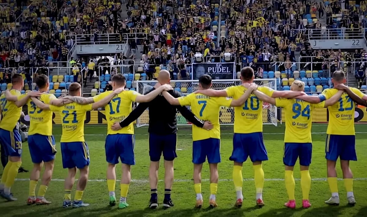 Arka Gdynia odpowiada na ostatnią aferę. „Zaprezentowany fragment nie odzwierciedla całego przebiegu spotkania” Zdjęcie główne wpisu