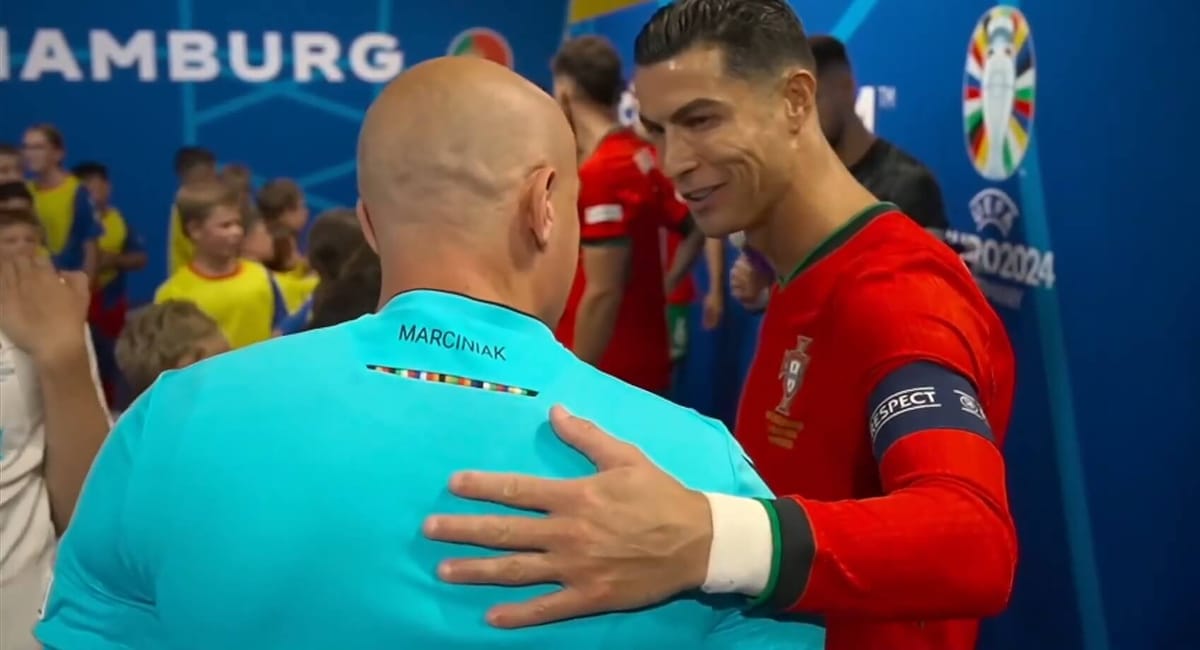 Ciepłe przywitanie Szymona Marciniaka z Cristiano Ronaldo. „Hi, big man” Zdjęcie główne wpisu