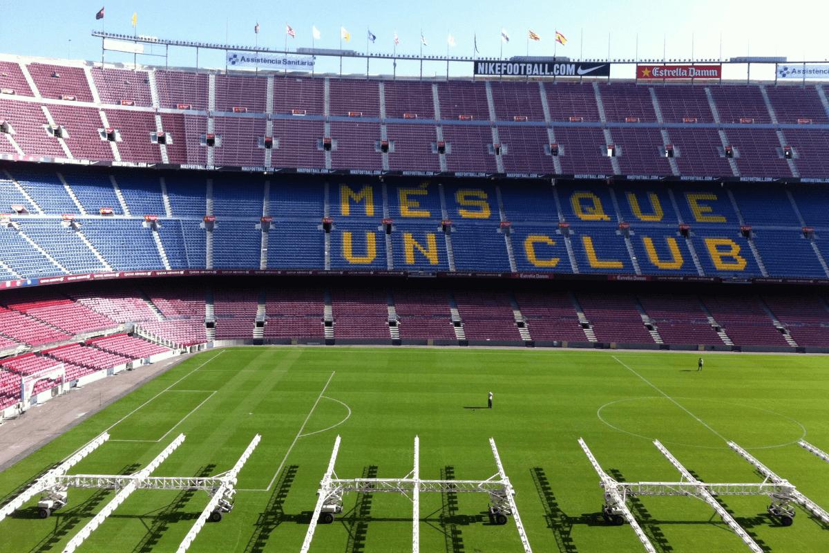 Polak coraz wyżej w La Masii. Hiszpańskie media zachwycone jego postępami Zdjęcie główne wpisu