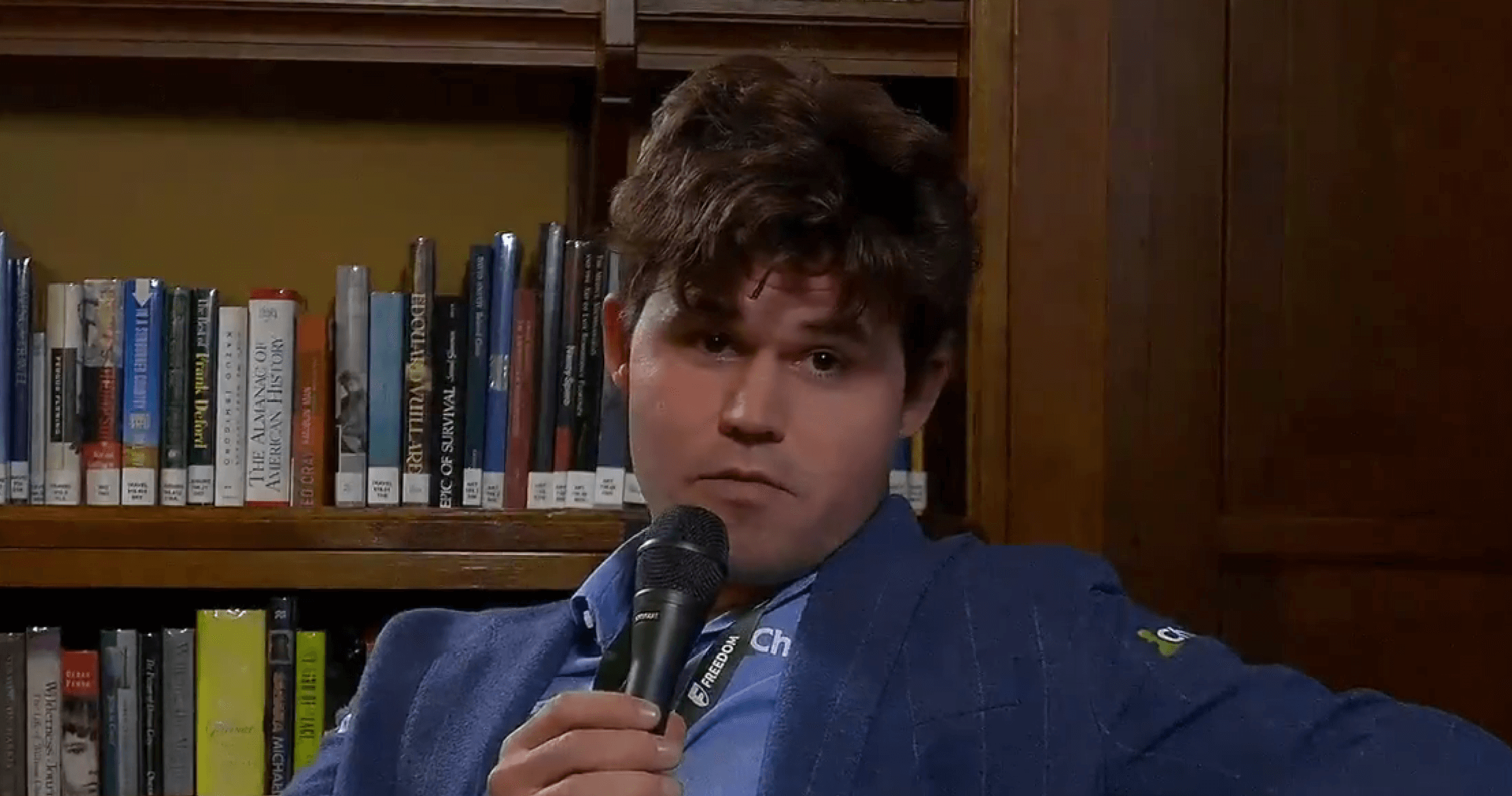 Magnus Carlsen zdyskwalifikowany za… jeansy. „W porządku, pie***lcie się” [WIDEO] Zdjęcie główne wpisu