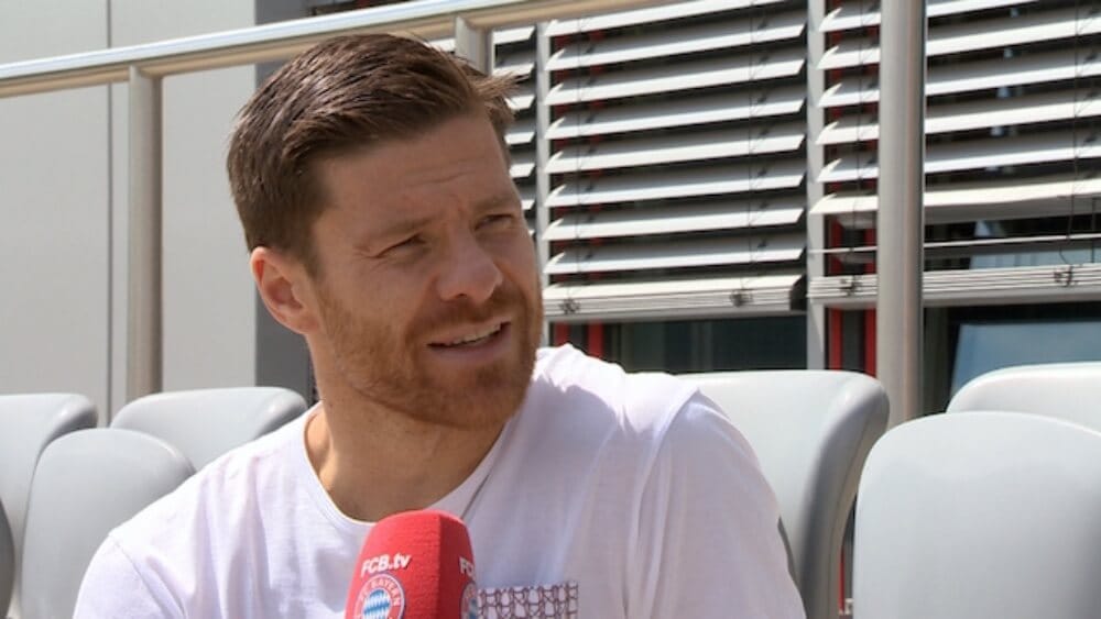 Xabi Alonso jak zwykle z klasą! Hiszpan wydał wielką kasę, żeby podziękować swojemu sztabowi Zdjęcie główne wpisu
