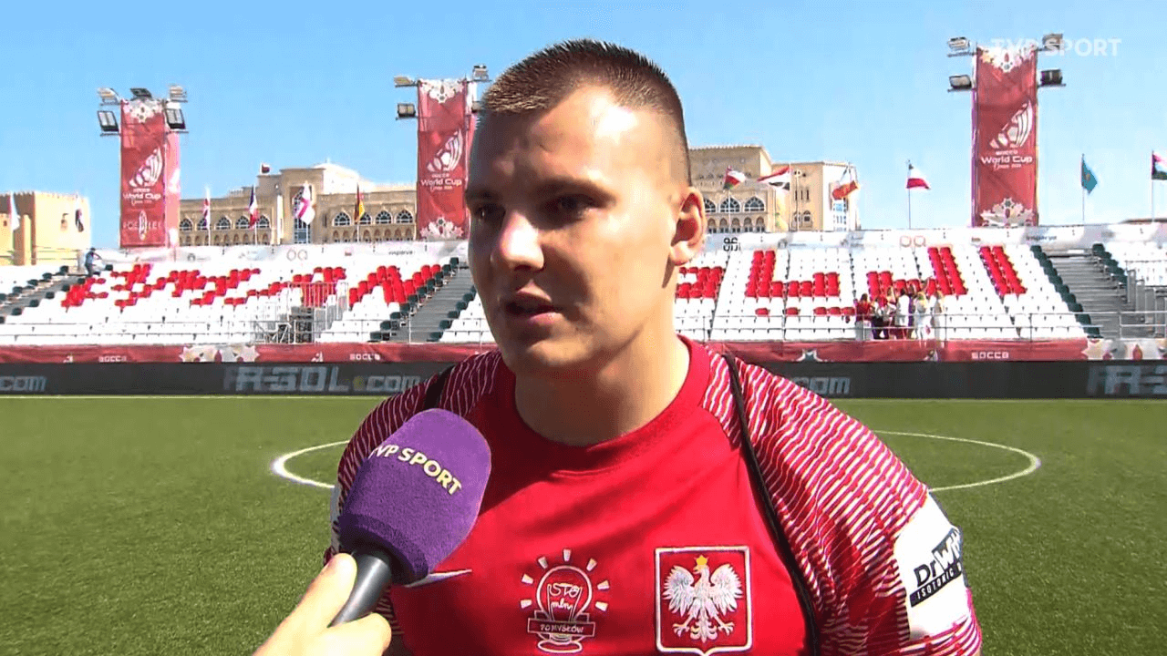 Z 5. ligi do Ekstraklasy? Polski król strzelców z MŚ w piłce sześcioosobowej na testach! Zdjęcie główne wpisu