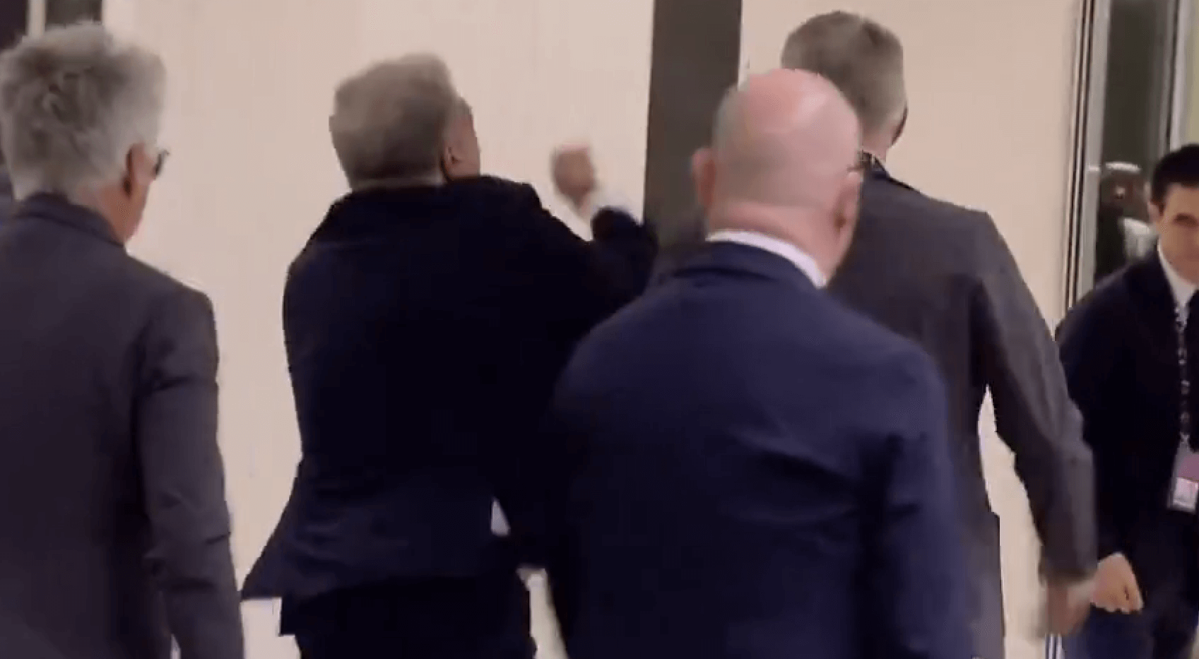 Joan Laporta zrobił „Gest Kozakiewicza”. Tak zareagował na decyzję ws. Olmo [WIDEO] Zdjęcie główne wpisu