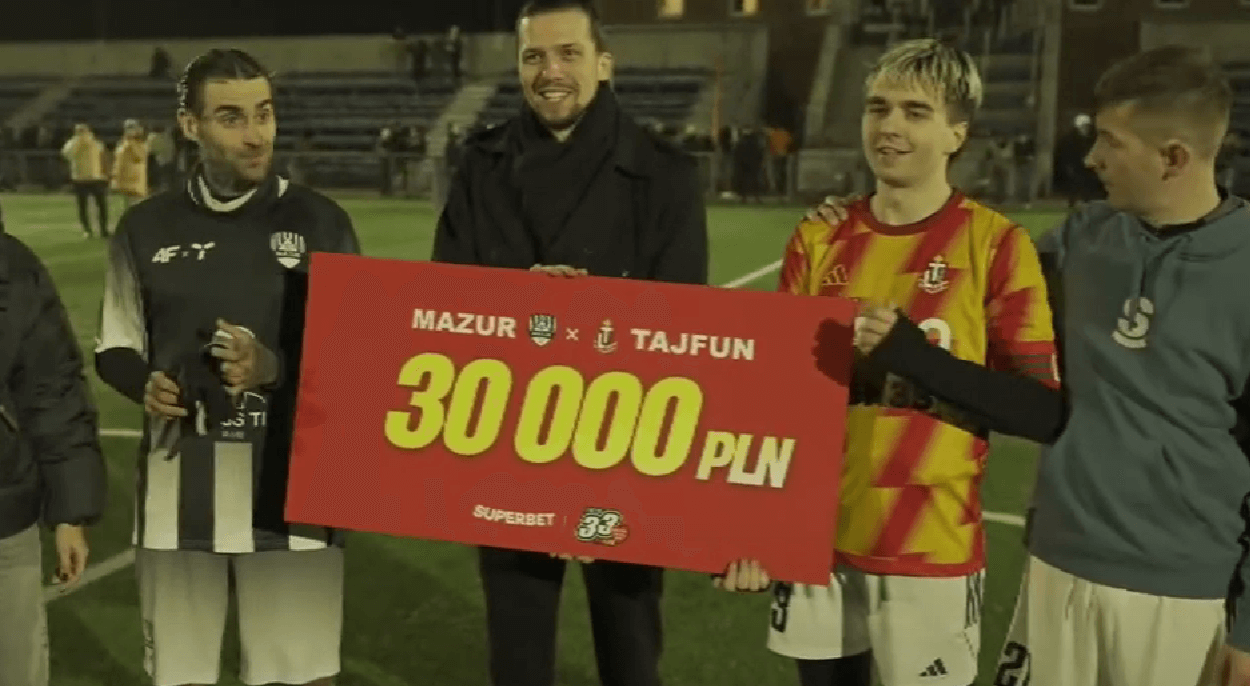 Quebonafide i Mata zagrali na jednej murawie. Wielkie emocje w meczu charytatywnym Zdjęcie główne wpisu