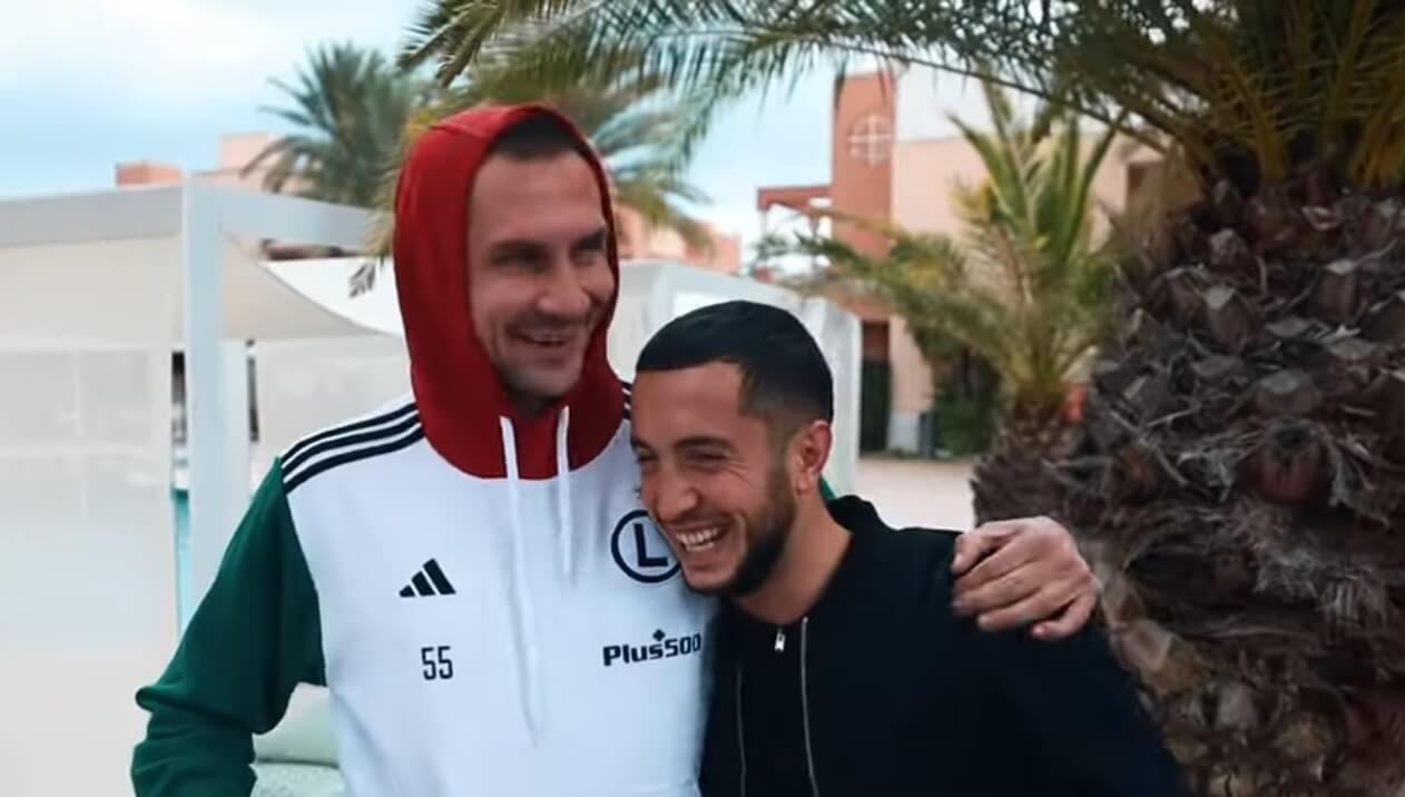 Artur Jędrzejczyk zaopiekował się nowym piłkarzem Legii. „Teraz do mnie do pokoju na testy” [WIDEO] Zdjęcie główne wpisu