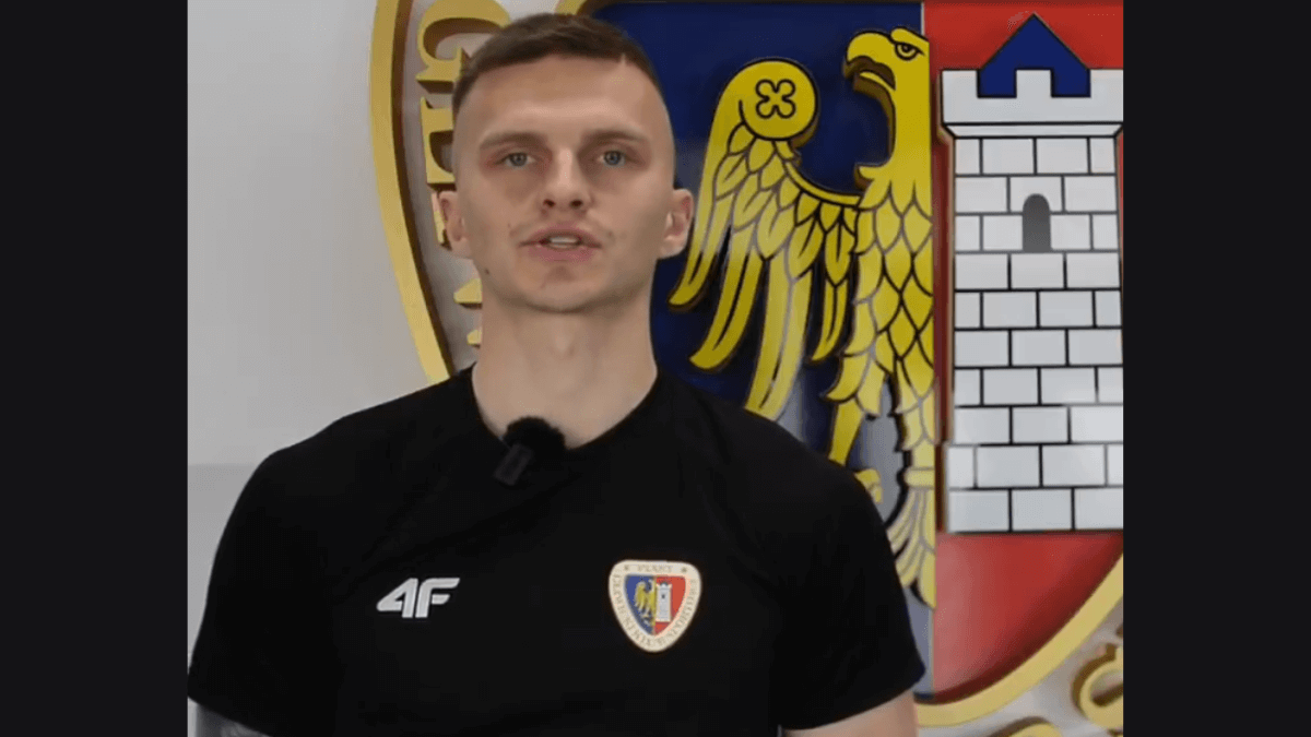 Ładny gest Macieja Rosołka. Napastnik Piasta wynagrodzi kibicom ich wsparcie Zdjęcie główne wpisu