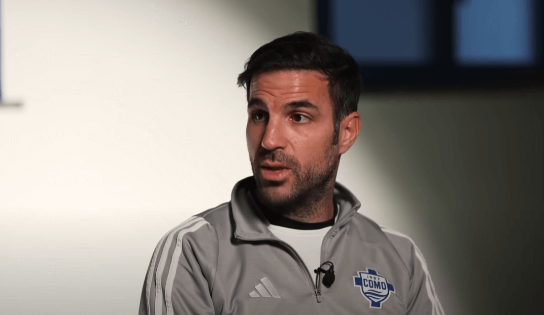 Cesc Fabregas na celowniku uczestnika Ligi Mistrzów. Hiszpan może zrobić kolejny krok w trenerskiej karierze Zdjęcie główne wpisu