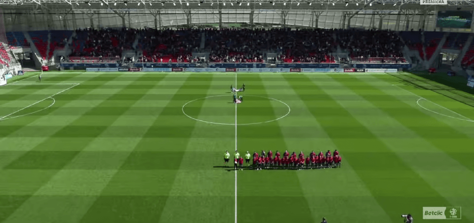 Kuriozalna sytuacja przed meczem Odry z Górnikiem. Zawodnicy nie wyszli na murawę przed startem Zdjęcie główne wpisu