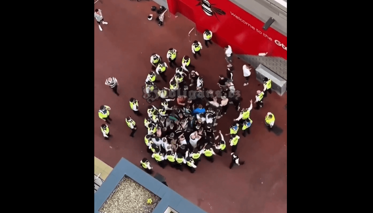 Bójka po meczu towarzyskim Brentford z Borussią M’gladbach. Policja musiała interweniować [WIDEO] Zdjęcie główne wpisu