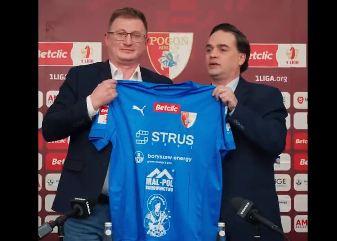 Absolutny HIT! Na koszulce polskiego klubu pojawi się logo marki z serialu „The Office” Zdjęcie główne wpisu