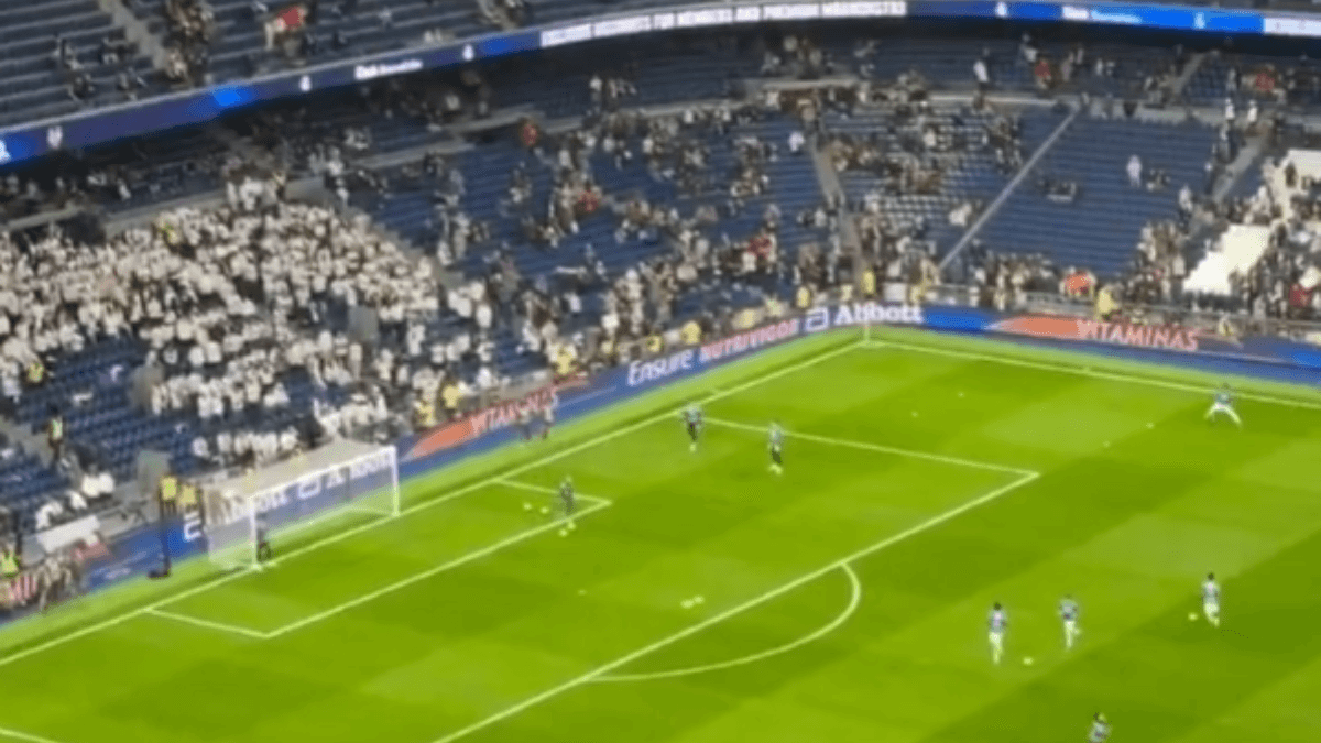 Kibice wygwizdali piłkarzy Realu. Arbeloa odpowiedział [WIDEO] Zdjęcie główne wpisu