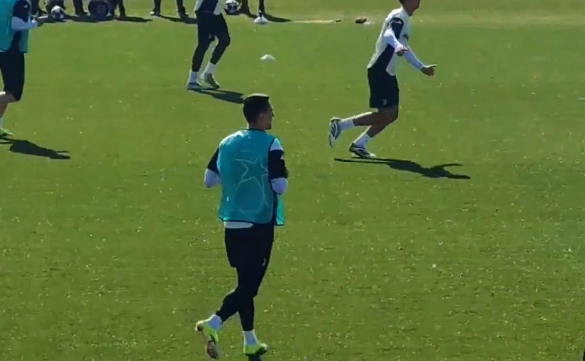 Koniec problemów zdrowotnych Arkadiusza Milika? Polak wrócił do treningów [WIDEO] Zdjęcie główne wpisu