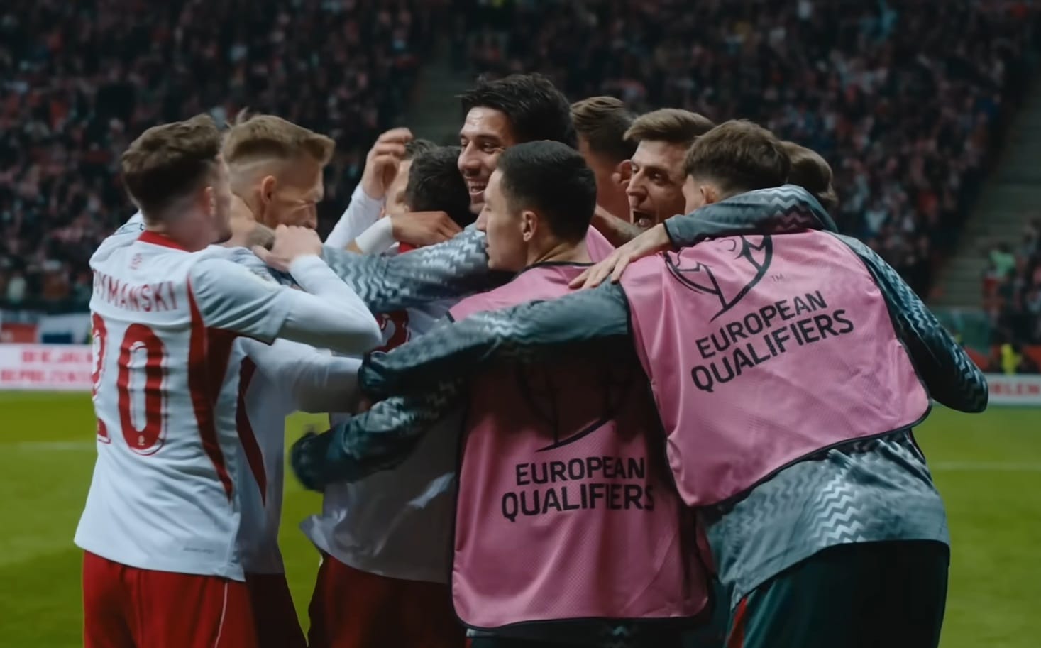 Tak polscy piłkarze świętowali zwycięstwo z Albanią. Wspólnie obserwowali "pokazy taneczne w stylu pole dance" Zdjęcie główne wpisu