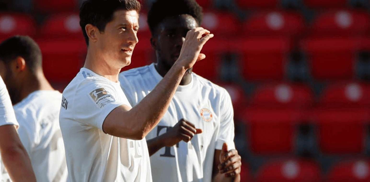 Piękny gest Roberta Lewandowskiego! Zadedykował bramkę… Obraz wpisu