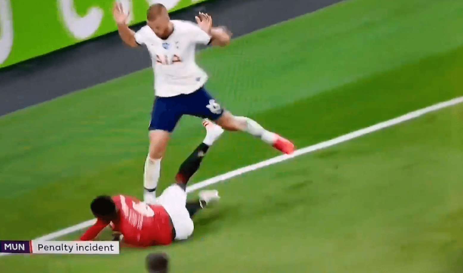 Mourinho wściekły po karnym dla United. Atakuje Pogbę!  [WIDEO] Obraz wpisu