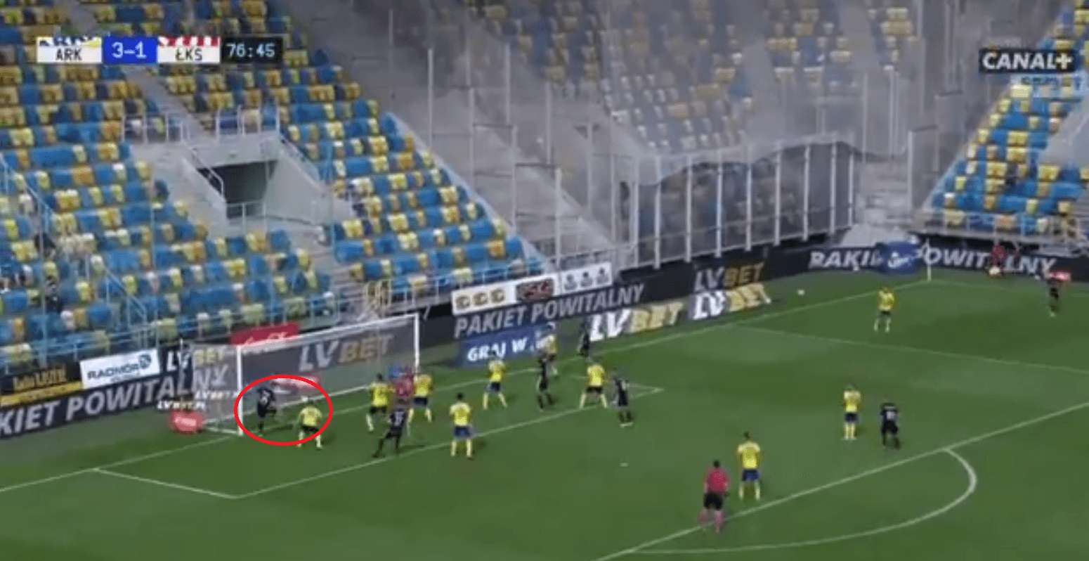 Piłkarze ŁKS-u weszli na wyższy level. Napastnik wybił piłkę zmierzającą do bramki [WIDEO] Obraz wpisu