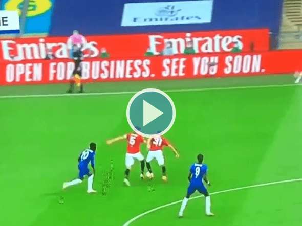 Najdroższy obrońca świata dał popis swoich umiejętności! Kiwał się z samym sobą [WIDEO] Obraz wpisu