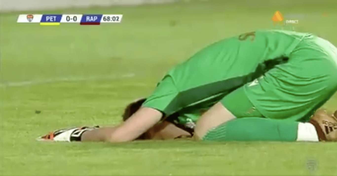 Nieprawdopodobna sytuacja w lidze rumuńskiej! Bramkarz obronił 2 karne i… wyleciał z boiska Obraz wpisu