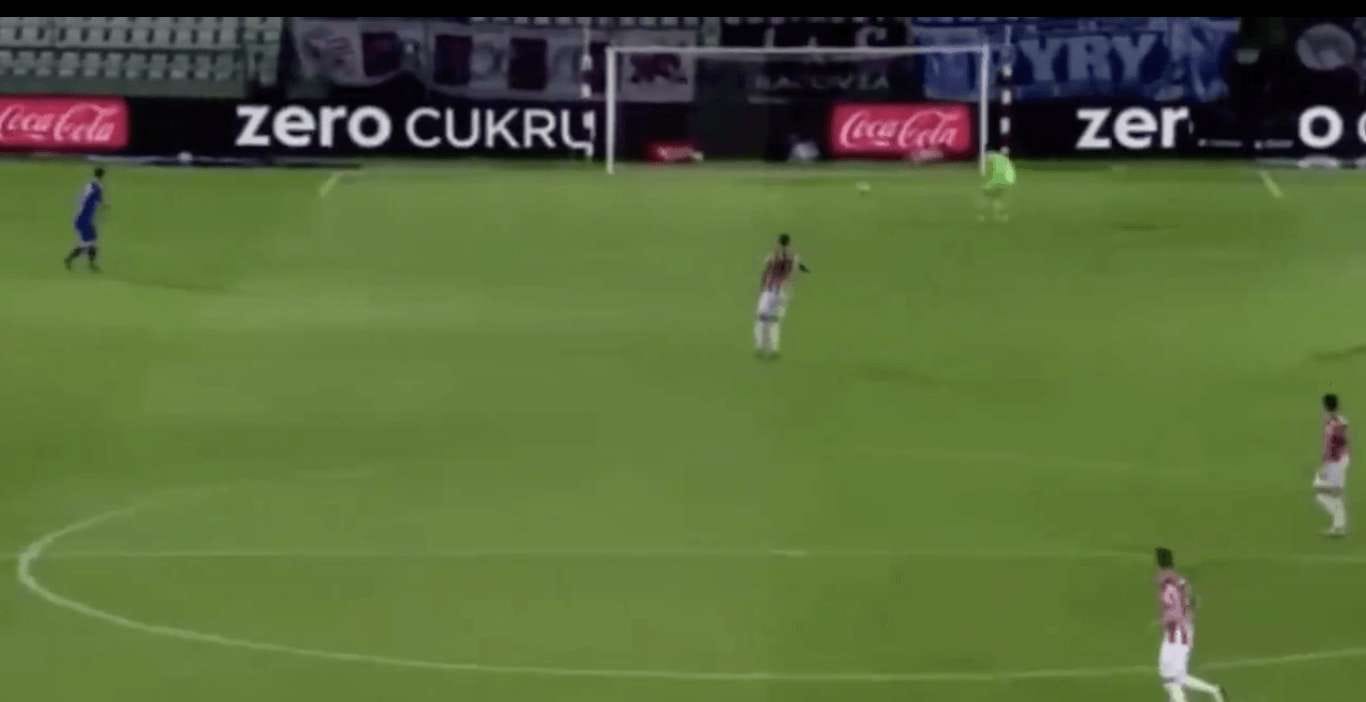 Fatalny błąd bramkarza! Co on zrobił? [WIDEO] Obraz wpisu